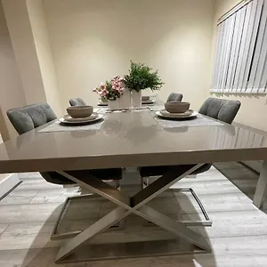  Apartment Big 3 Bedroom London House With 2 Bathroom